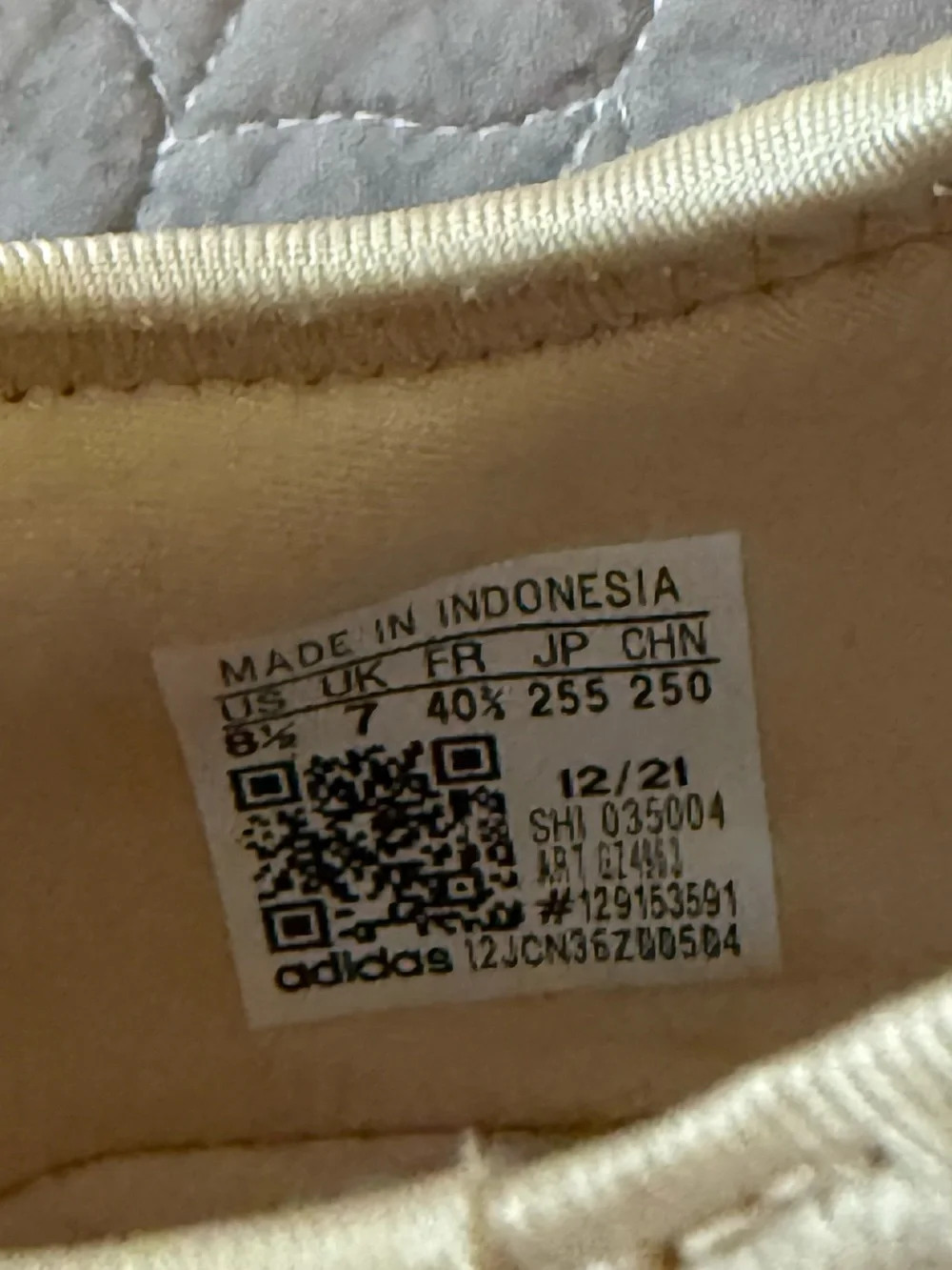 adidas NMD R1 sneaker! - Picture 4 of 10